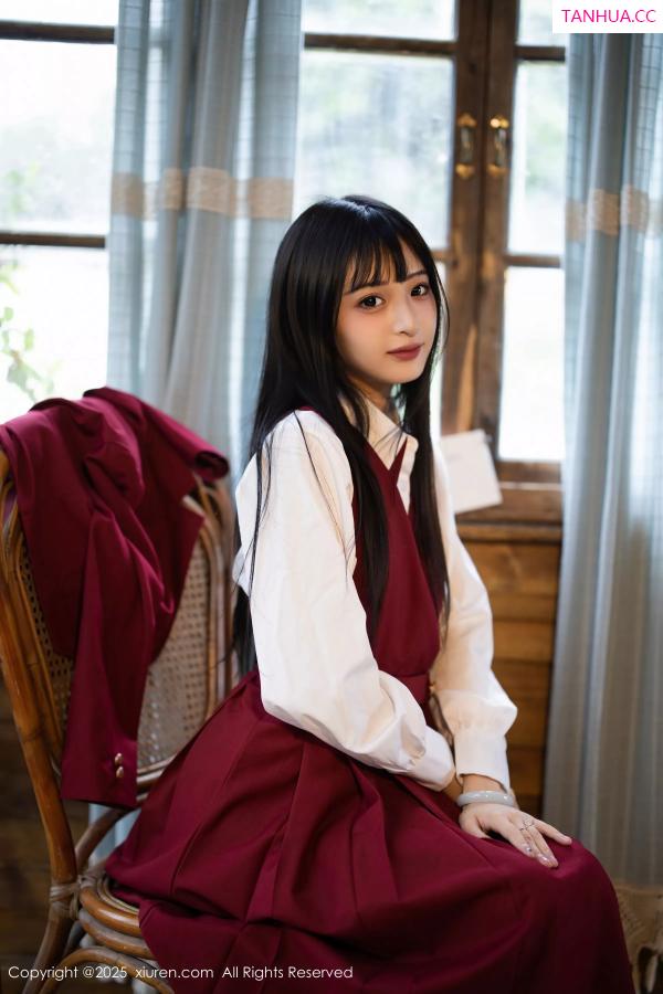   [XiuRen]高清写真图 2025.04.29 No.10215 茂木希子 性感红裙第24张图片